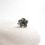 200 px stud earrings image