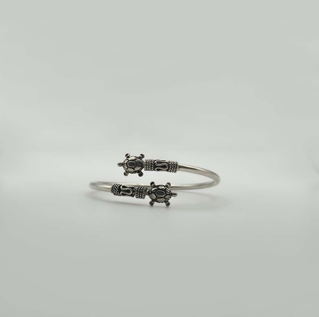 92.5 Silver Turtle Motif Designer Kada