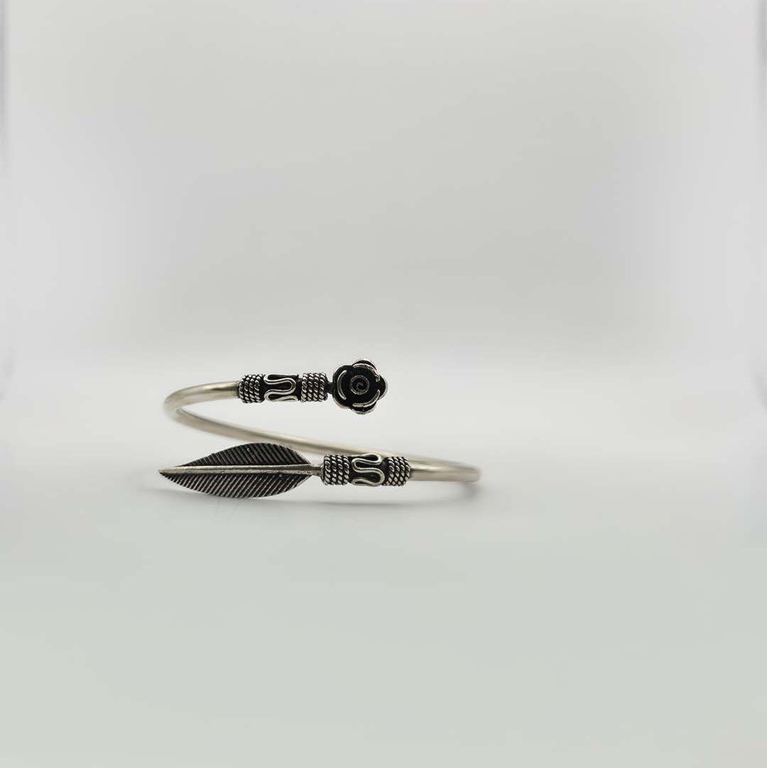 Designer kada
