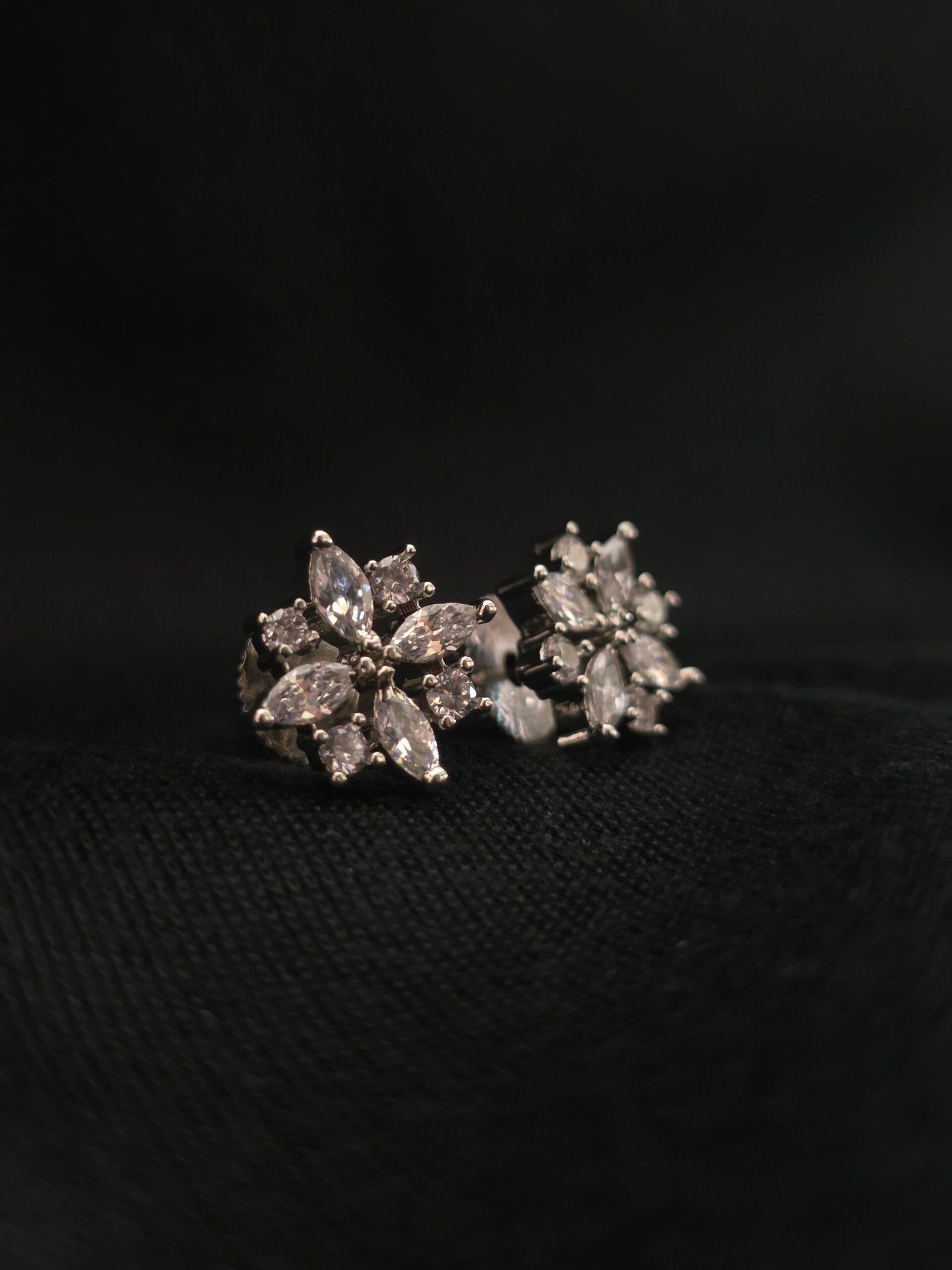 Elegant AD Floral Imitation Stud Earrings - Image 3