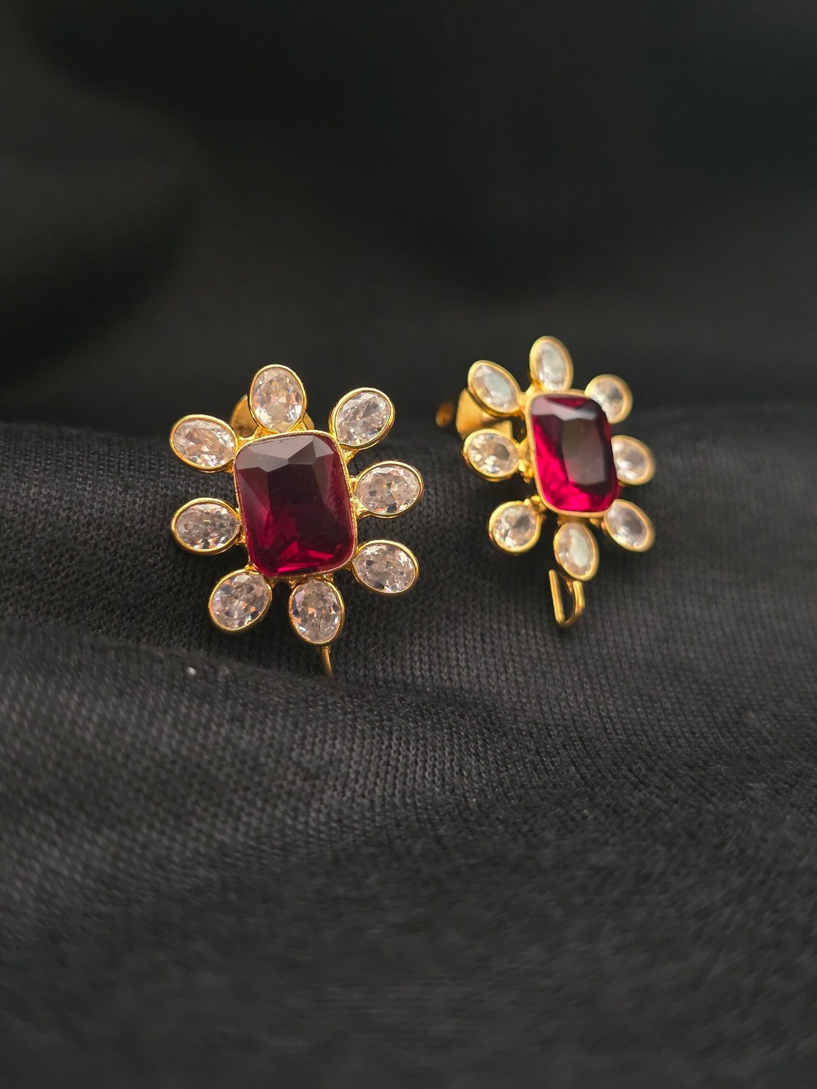 Emerald Floral Polki Stud Earrings - Image 4
