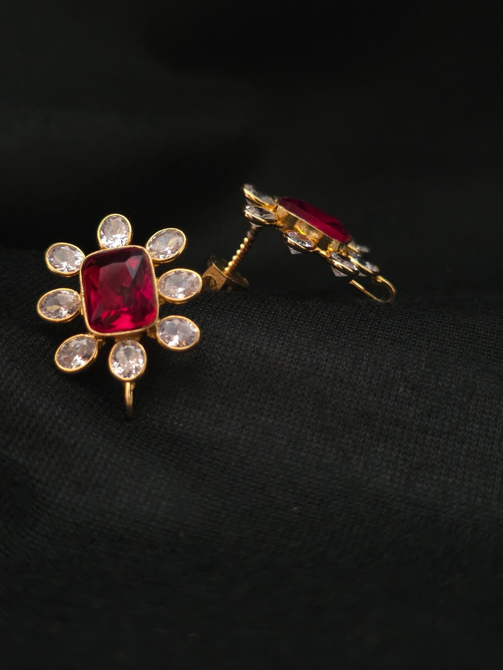 Emerald Floral Polki Stud Earrings - Image 3