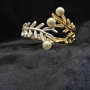 ✨ Korean Pearl Leaf Bracelet – Elegant Nature Inspired Design ✨