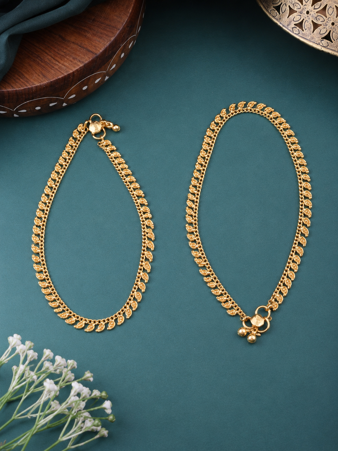 Gold Polish Leaf Pattern Designer Payal for Women | Traditional Wedding & Festive Anklet Pair - Image 3